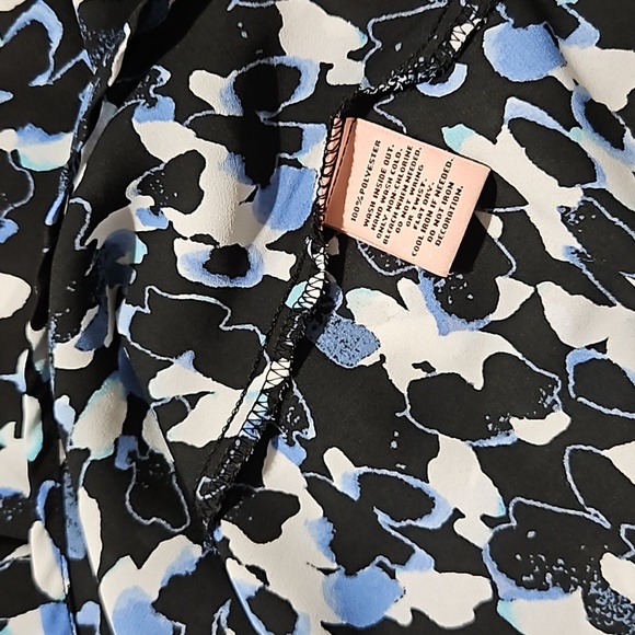 Juicy Couture NWT szL bling accent ✨️ gorgeous sleeveless top black,blue,white - Picture 6 of 10